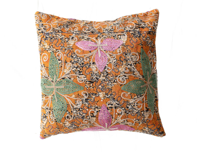 Unikt Suzani pudebetrÃ¦k 50x50 cm som sari pude i rustorange sort og creme med broderede palmeblade og lilla blomster i boho orientalsk stil