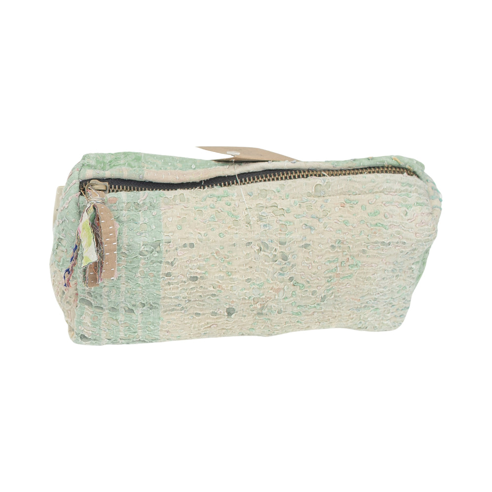 Kosmetiktasche Fine Q Pouch Large, 17 × 12 cm, in Mintgrün und Creme mit Reißverschluss und farbigen Stoffpartien.