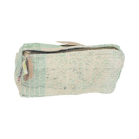 Pochette Fine Q Pouch Large, 17 × 12 cm, dans les tons vert menthe et crème, avec fermeture zippée et des panneaux de tissu colorés.