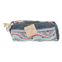 Kosmetiktasche Fine Q Pouch Large, 17 × 12 cm, in Dunkelblau, Türkis und Rosa mit Reißverschluss und Ornamentmuster.