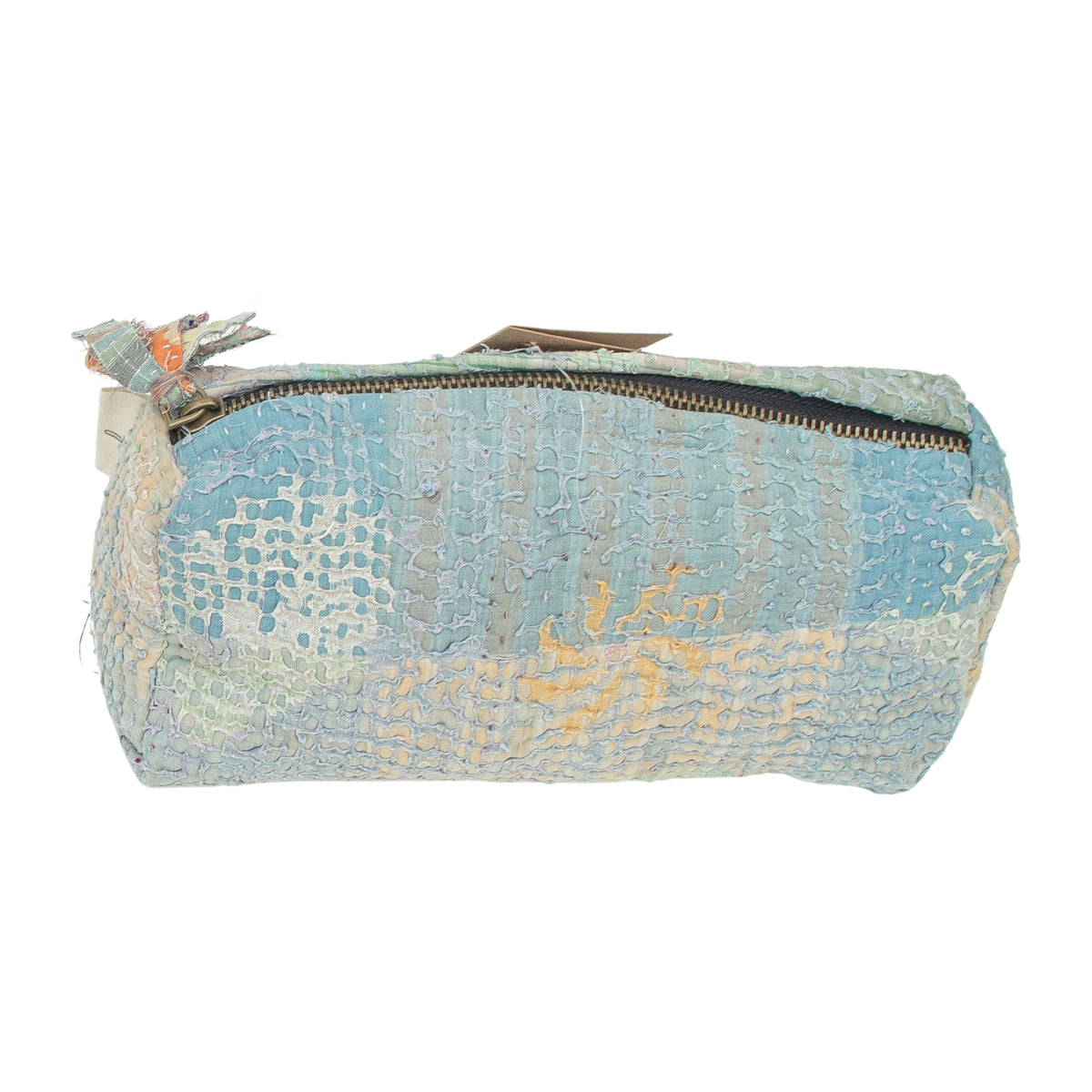 Pochette Fine Q Pouch Large, 17 × 12 cm, dans les tons bleu clair et crème, avec fermeture zippée et des panneaux de tissu colorés.