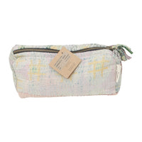 Kosmetiktasche Fine Q Pouch Large, 17 × 12 cm, in Creme, Gelb und Mintgrün mit Reißverschluss und farbigen Stoffpartien.