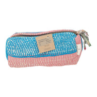 Kosmetiktasche Fine Q Pouch Large, 17 × 12 cm, in Blau, Rosa und Creme mit Reißverschluss und farbigen Stoffpartien.