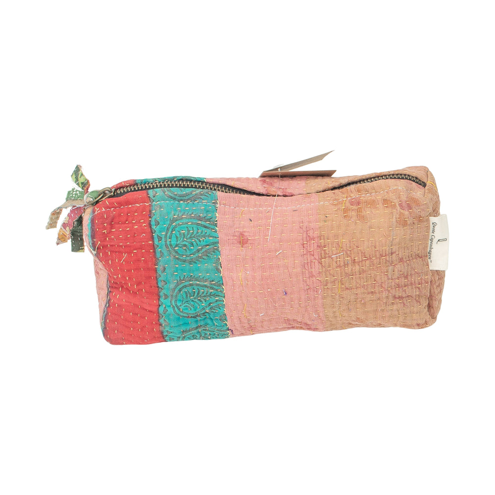 Kosmetiktasche Fine Q Pouch Large, 17 × 12 cm, in Pfirsich, Türkis und Rot mit Reißverschluss und farbigen Stoffpartien.