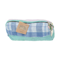 Kosmetiktasche Fine Q Pouch Large, 17 × 12 cm, in Blau, Weiß und Mintgrün mit Reißverschluss und Karomuster.