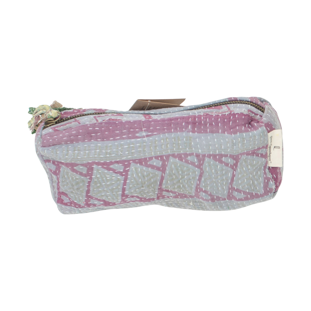 Kosmetiktasche Fine Q Pouch Large, 17 × 12 cm, in Grau und Rosa mit Reißverschluss und geometrischem Muster.